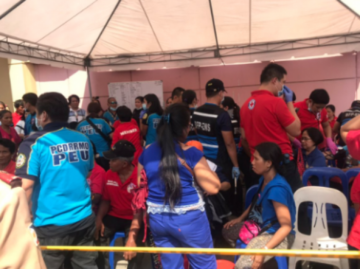 На Филиппинах более 200 человек отравились на юбилее бывшей первой леди