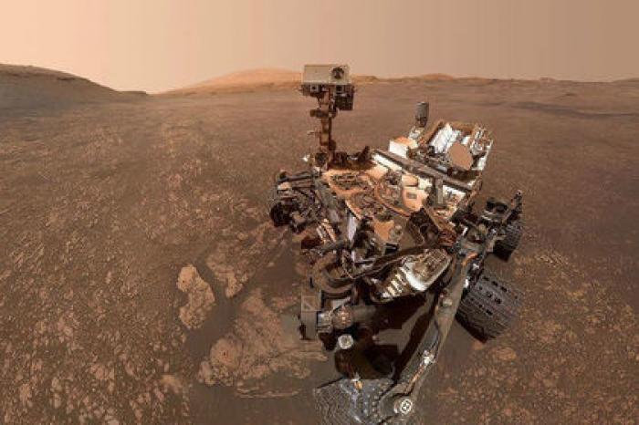 НАСА показало Curiosity с орбиты Марса