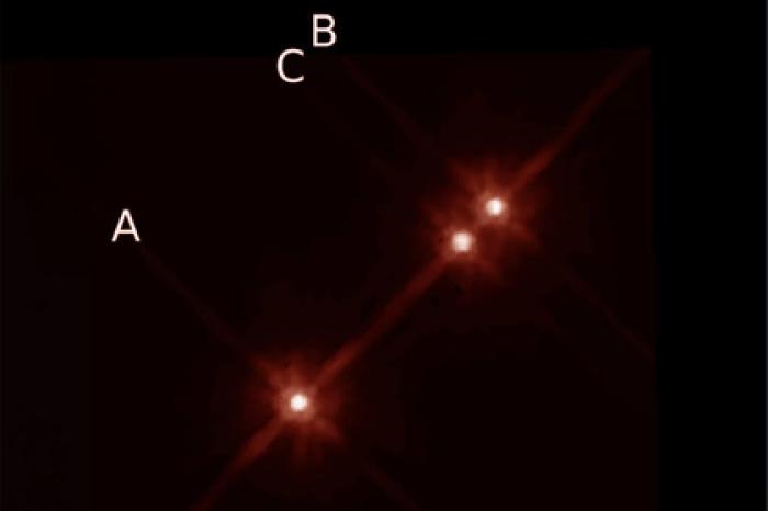 Найдена невозможная планета с тремя солнцами