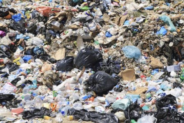 Нечем дышать: На свалке в Сынжерейском районе уже несколько дней тлеет мусор