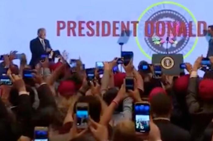 Объяснено появление Трампа на фоне двуглавого орла