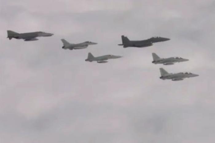 Перехват российских бомбардировщиков Южной Кореей показали на видео