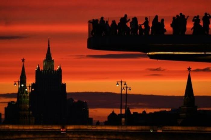 Посетитель «Зарядья» прыгнул с Парящего моста