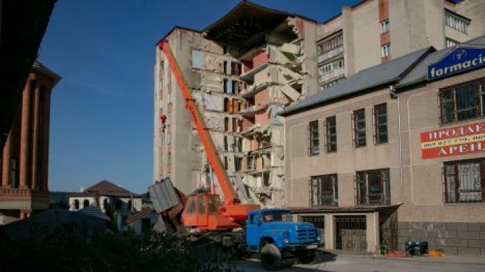 Пострадавшие в Атках, угрожают протестами и блокированием таможни, если власти не выдадут им деньги на жилье