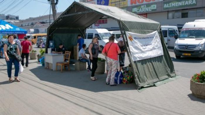 По всей стране установили палатки по оказанию первой помощи в связи с сильной жарой