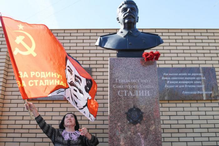 Правозащитники нашли оправдание репрессий в памятниках Сталину