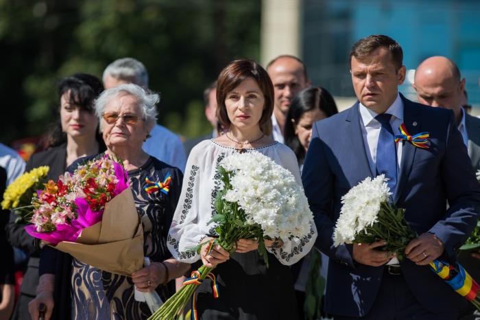 Премьер Майя Санду и члены кабмина почтили память жертв сталинских депортаций