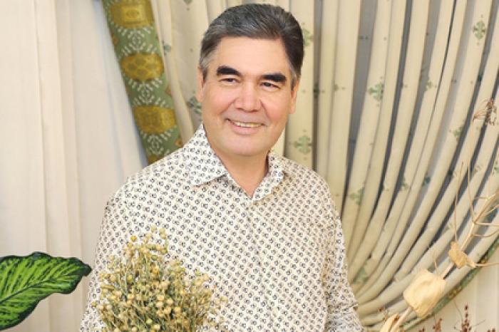 Президент Туркмении написал книгу о травах