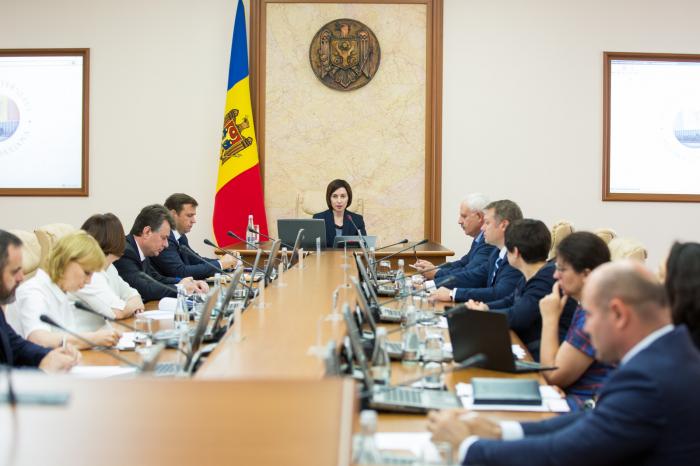 Prim-ministrul Maia Sandu, la ședința Cabinetului de miniștri: ,,Ceea ce descoperim noi în ministere este că instituțiile statului au funcționat nu în interesul statului, ci pentru a inventa și a pune în aplicare tot felul de scheme.”