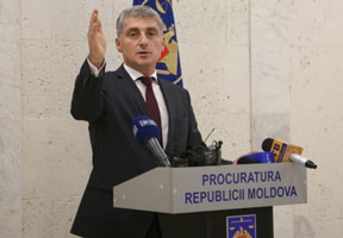 PROCURORUL GENERAL REFUZĂ SĂ-ŞI DEA DEMISIA