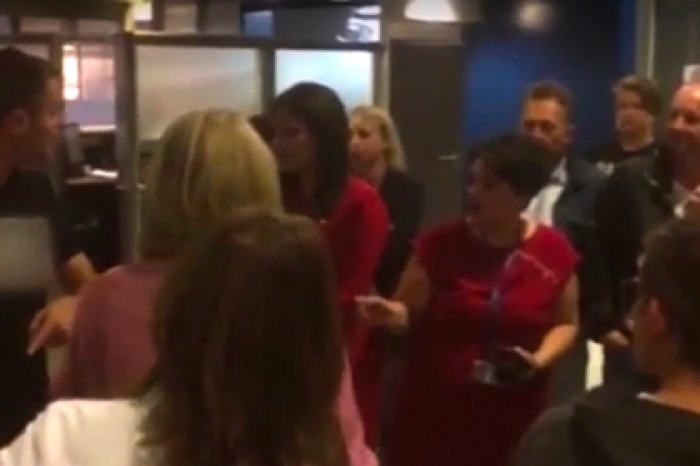 Россияне поучаствовали в потасовке в греческом аэропорту и попали на видео