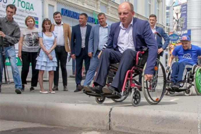 Российский мэр пересадил топ-менеджеров на инвалидные коляски