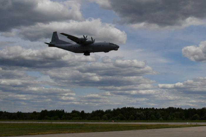 Российский военный самолет экстренно приземлился