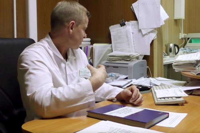 Российского врача уволили после жалоб на низкие зарплаты и старое оборудование