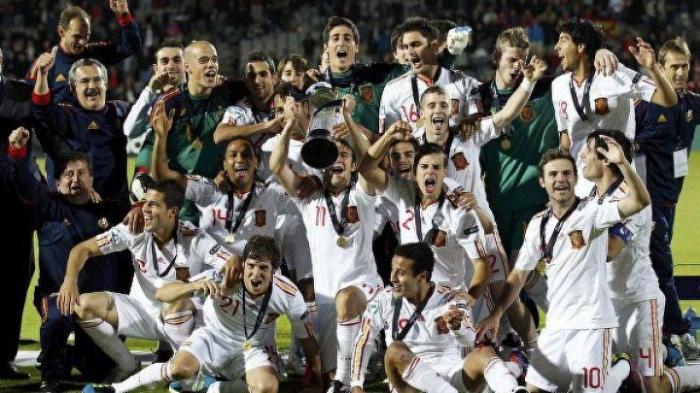 Сборная Испании - чемпион Европы по футболу среди молодежи
