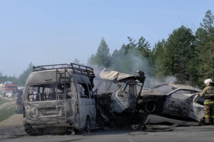 Смертельная авария с участием маршрутки произошла в Якутии