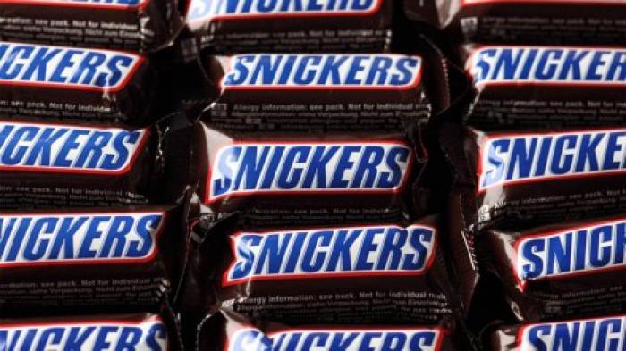 SNICKERS предлагает перенести празднование Хэллоуина и подарить американцам 1 миллион шоколадных батончиков, если это произойдет