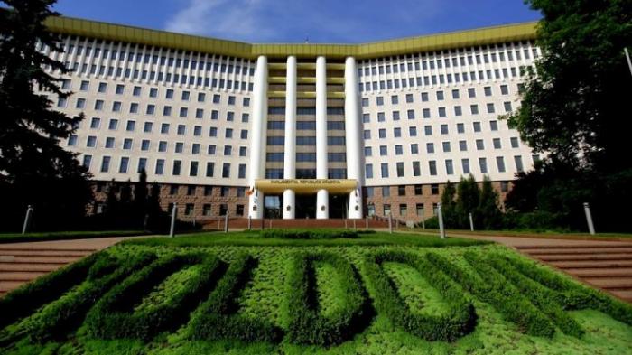 С первого августа парламент уходит на каникулы