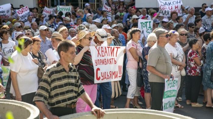 Сторонники Шора пикетировали здание во время заседания суда