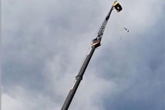 Трагическое падение банджи-джампера с высоты 100 метров попало на видео