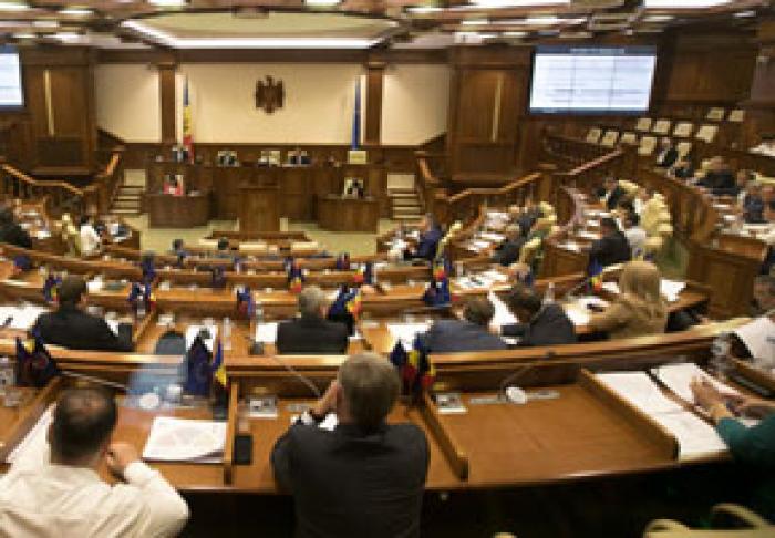 ТРОЕ ДЕПУТАТОВ ОТ БЛОКА ACUM, СТАВШИЕ ЧЛЕНАМИ ПРАВИТЕЛЬСТВА, ОТКАЗАЛИСЬ ОТ ДЕПУТАТСКИХ МАНДАТОВ