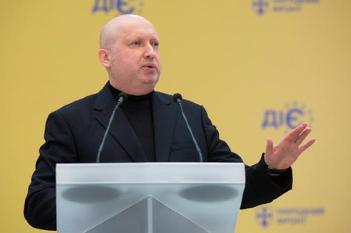 Турчинов прокомментировал идею Зеленского люстрировать его