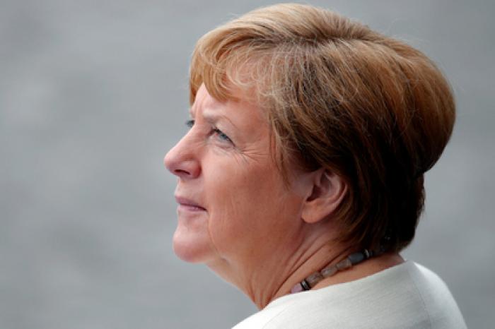 Тяжелому дыханию Меркель нашли объяснение