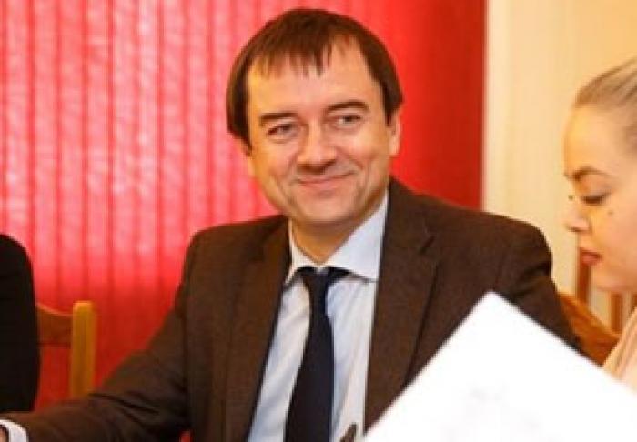 UN CUNOSCUT OM DE AFACERI SUSŢINE CĂ SUTE DE OAMENI AU PRIMIT SALARII SUPLIMENTARE DE LA PDM