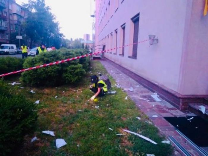 В Киеве обстреляли из гранатомета здание телеканала
