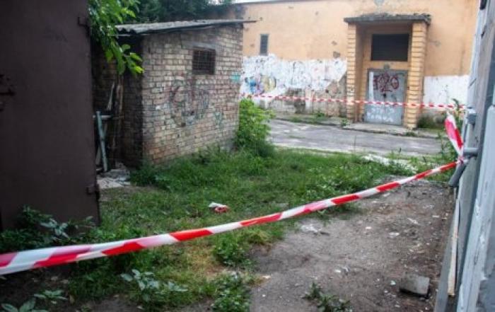 В Киеве женщина родила во дворе многоэтажки и ушла