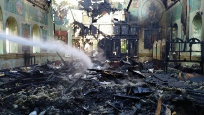 В Окницком районе загорелась церковь: кровля выгорела на 80%