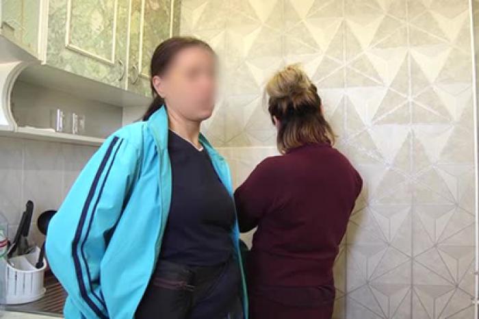 Задержание сбежавшей с миллионами рублей кассирши попало на видео
