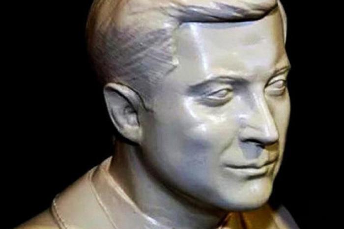 Зеленского ужаснул собственный бюст