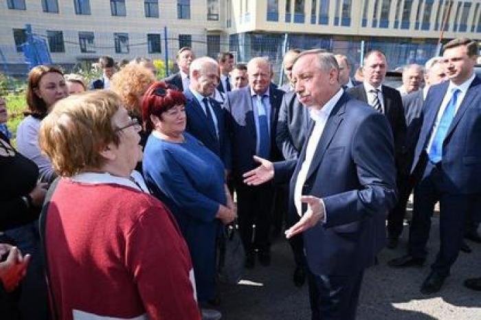 Беглов поручил достроить поликлинику и путепровод