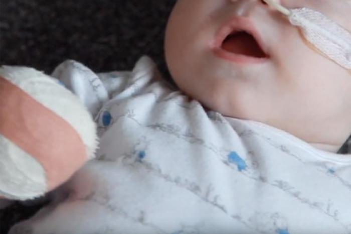 Инфекция горла обернулась сепсисом и лишила младенца конечностей