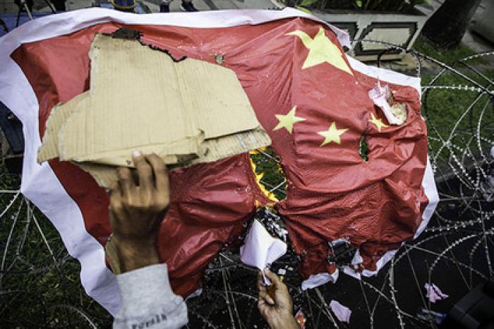 Китай взял деньги на обучение мусульман и купил слезоточивый газ