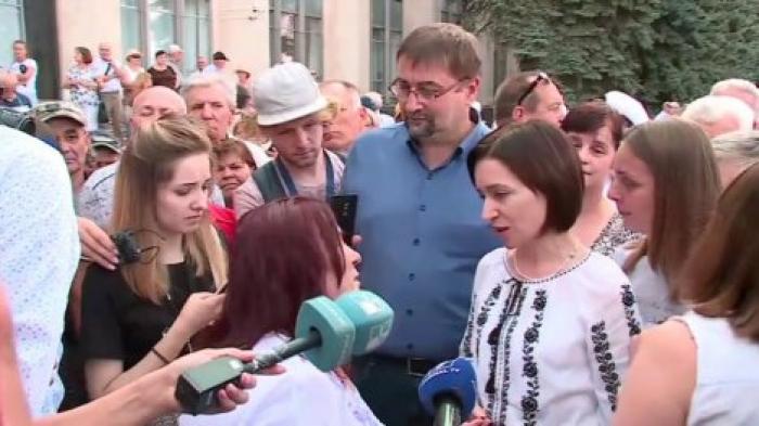 Министры устроили неформальную встречу с гражданами в День независимости