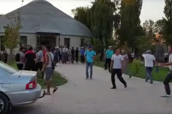 Начался штурм резиденции Алмазбека Атамбаева