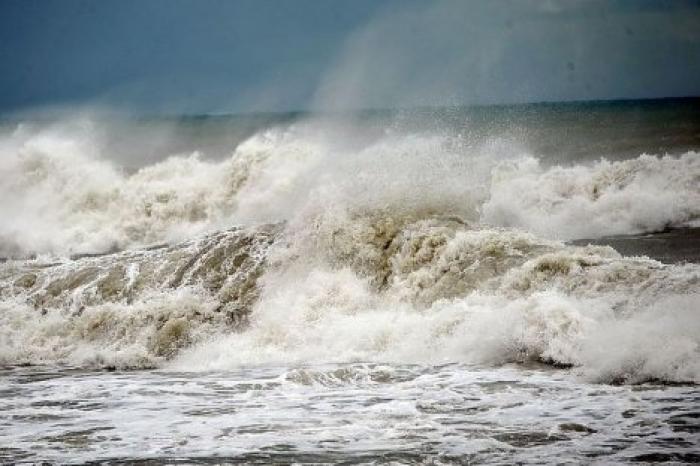 На Черном и Азовском морях ожидается шторм