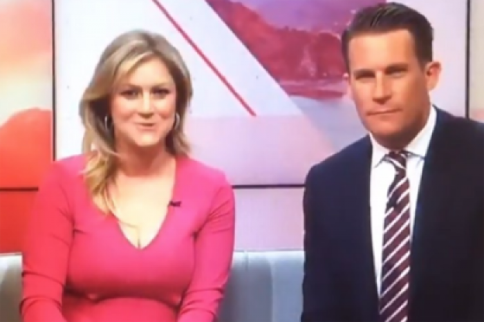 Неудачно выбранный наряд наградил телеведущую обвисшими сосками