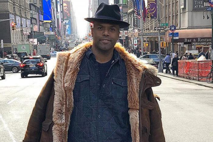 Обвиненный в сексуальных нападениях телеведущий лишился работы