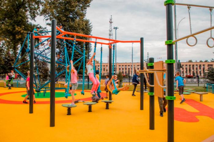 Почти 50 детских площадок установили по программе губернатора в Подмосковье