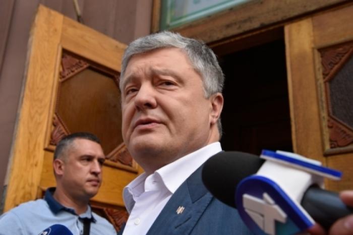 Порошенко захотели посадить за поездки на Мальдивы
