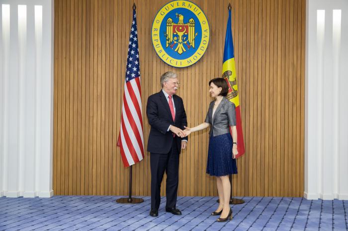 Premierul Maia Sandu, la întrevederea cu John Bolton, consilierul Preşedintelui SUA pentru securitate naţională: „Statele Unite reprezintă un partener strategic pentru ţara noastră, iar fortificarea și modernizarea sectorului de securitate și apărare au un impact nemijlocit asupra asigurării independenței, suveranității și integrității teritoriale a Republicii Moldova”