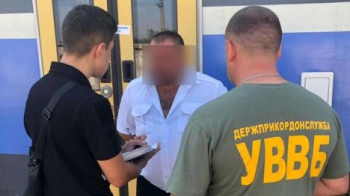 Проводник поезда пытался за взятку провезти из Молдовы в Одессу "пассажира-невидимку"