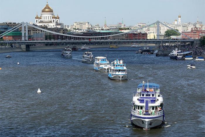 Пьяная пенсионерка упала с палубы теплохода в Москве