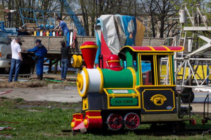 Пятилетний россиянин попал под колеса детского паровозика
