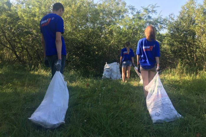 Россияне очистили от мусора около 80 километров речных берегов