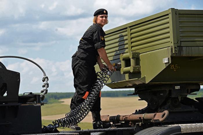 Россиянкам разрешили сотни «мужских» профессий