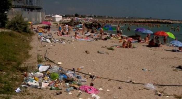Румыния утопает в мусоре: туристы и местные засыпали кучами хлама чуть ли не все пляжи
